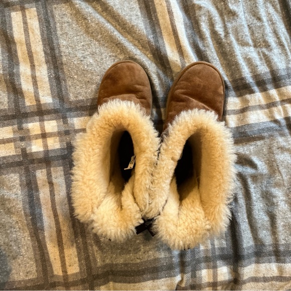 UGG Bailey Bow Tall Winter Boots Womens Size 4 Chestnut Leather Sheepskin - Picture 4 of 9